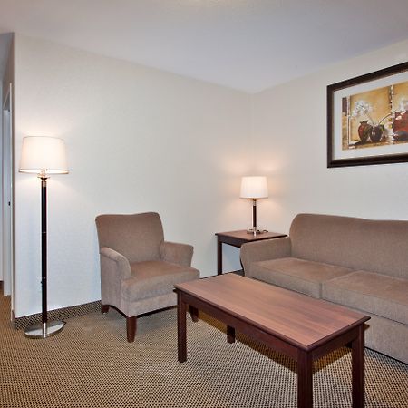 Holiday Inn Express & Suites Whitecourt By Ihg Rom bilde