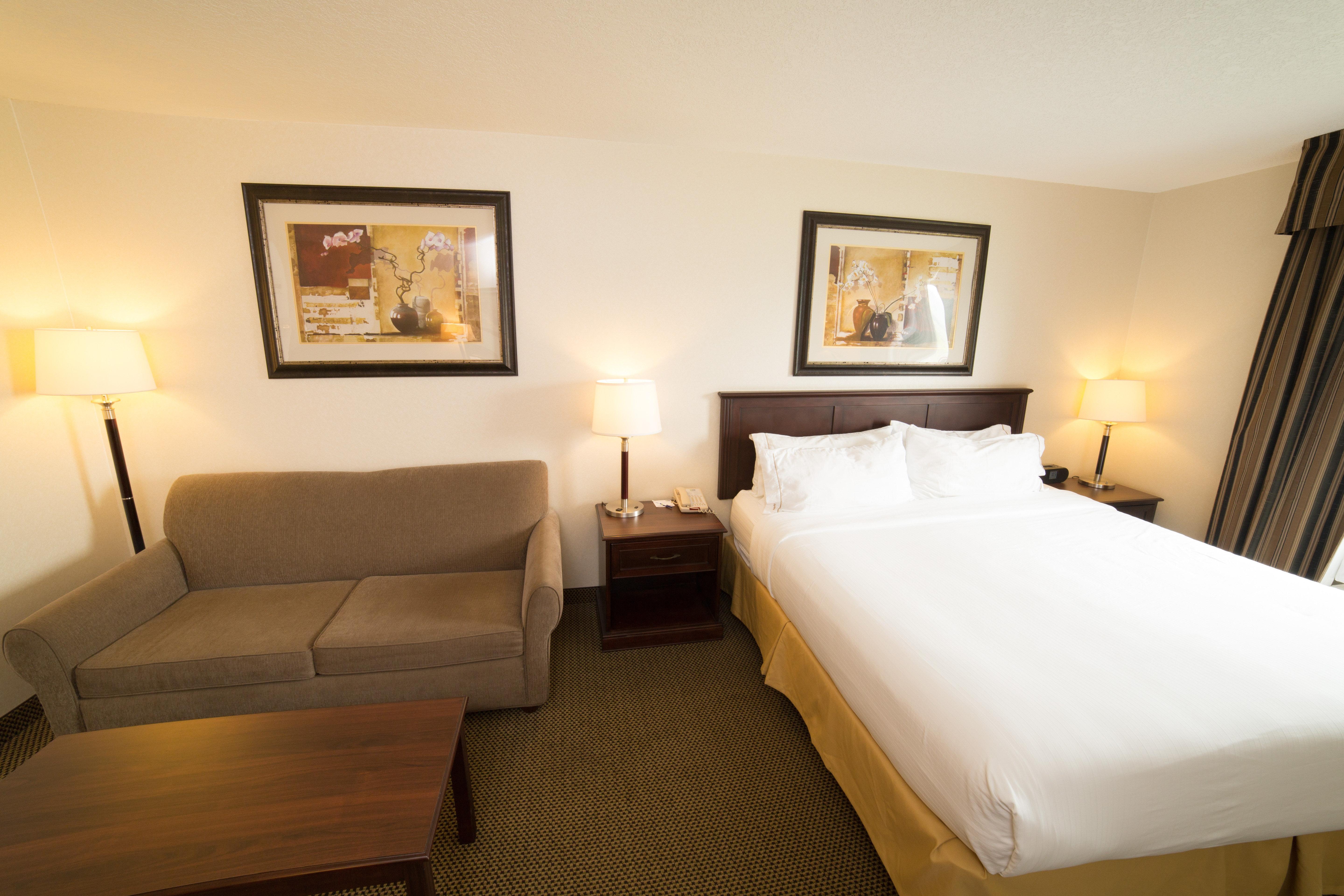 Holiday Inn Express & Suites Whitecourt By Ihg Eksteriør bilde