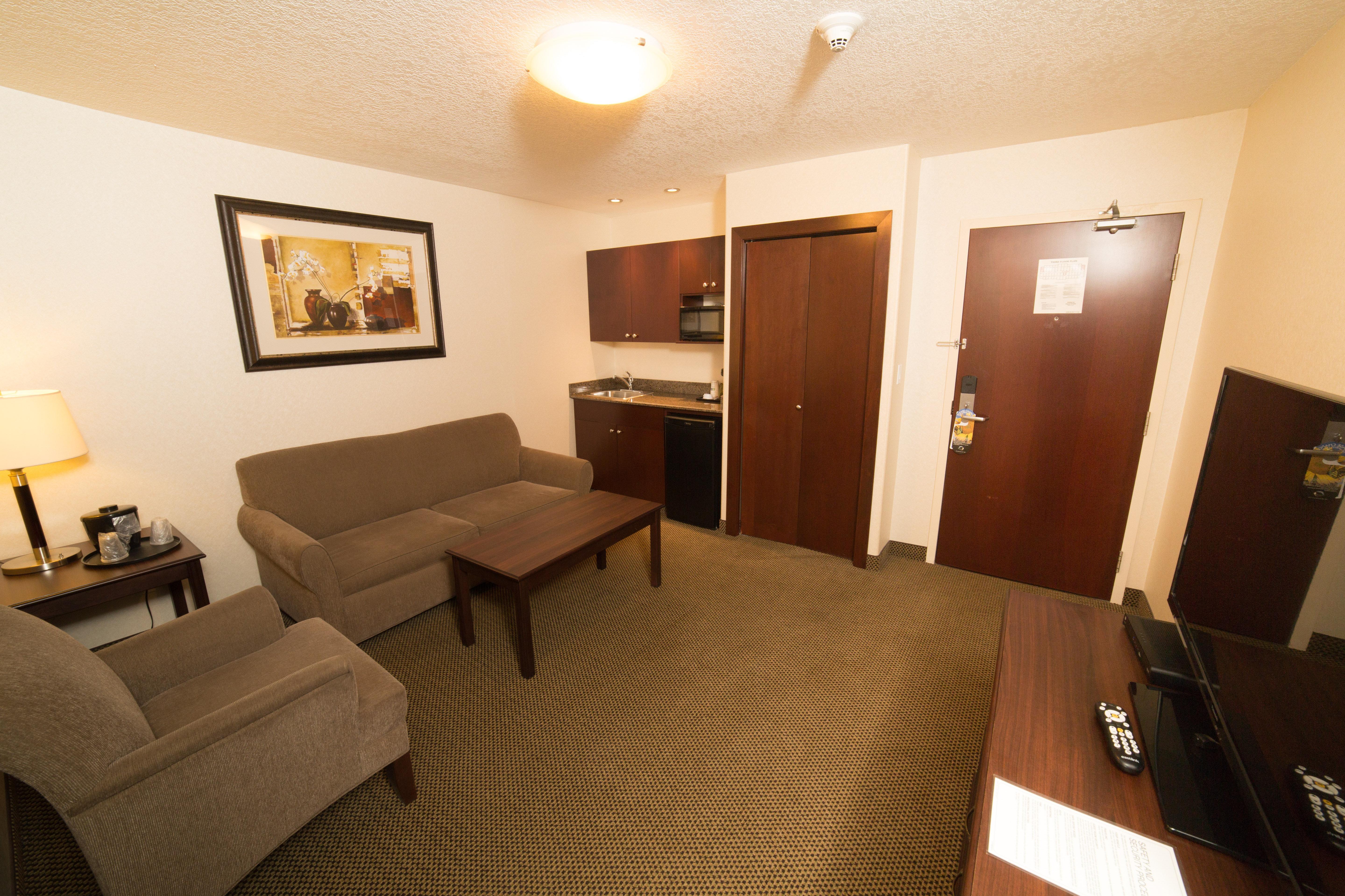 Holiday Inn Express & Suites Whitecourt By Ihg Eksteriør bilde