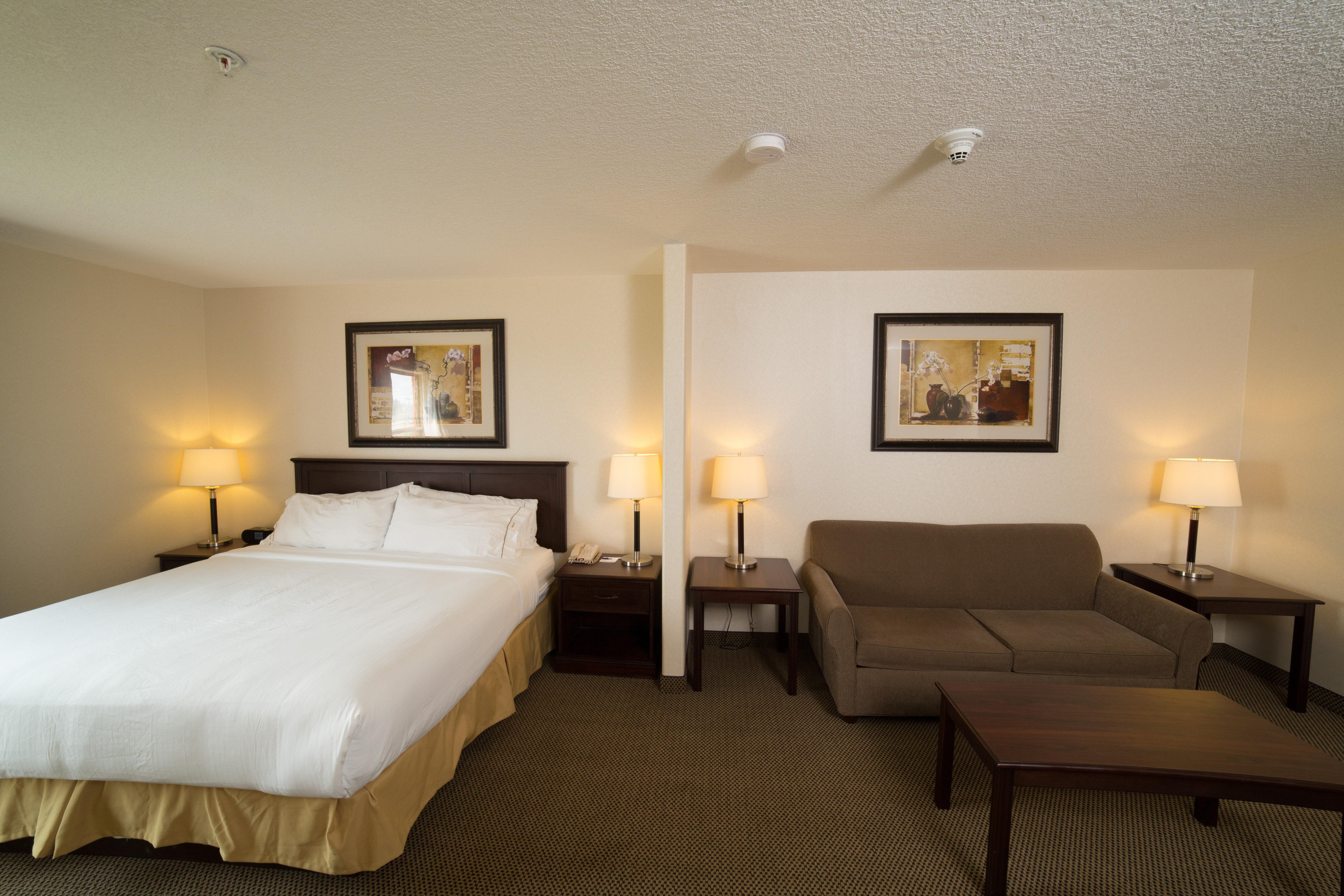 Holiday Inn Express & Suites Whitecourt By Ihg Eksteriør bilde