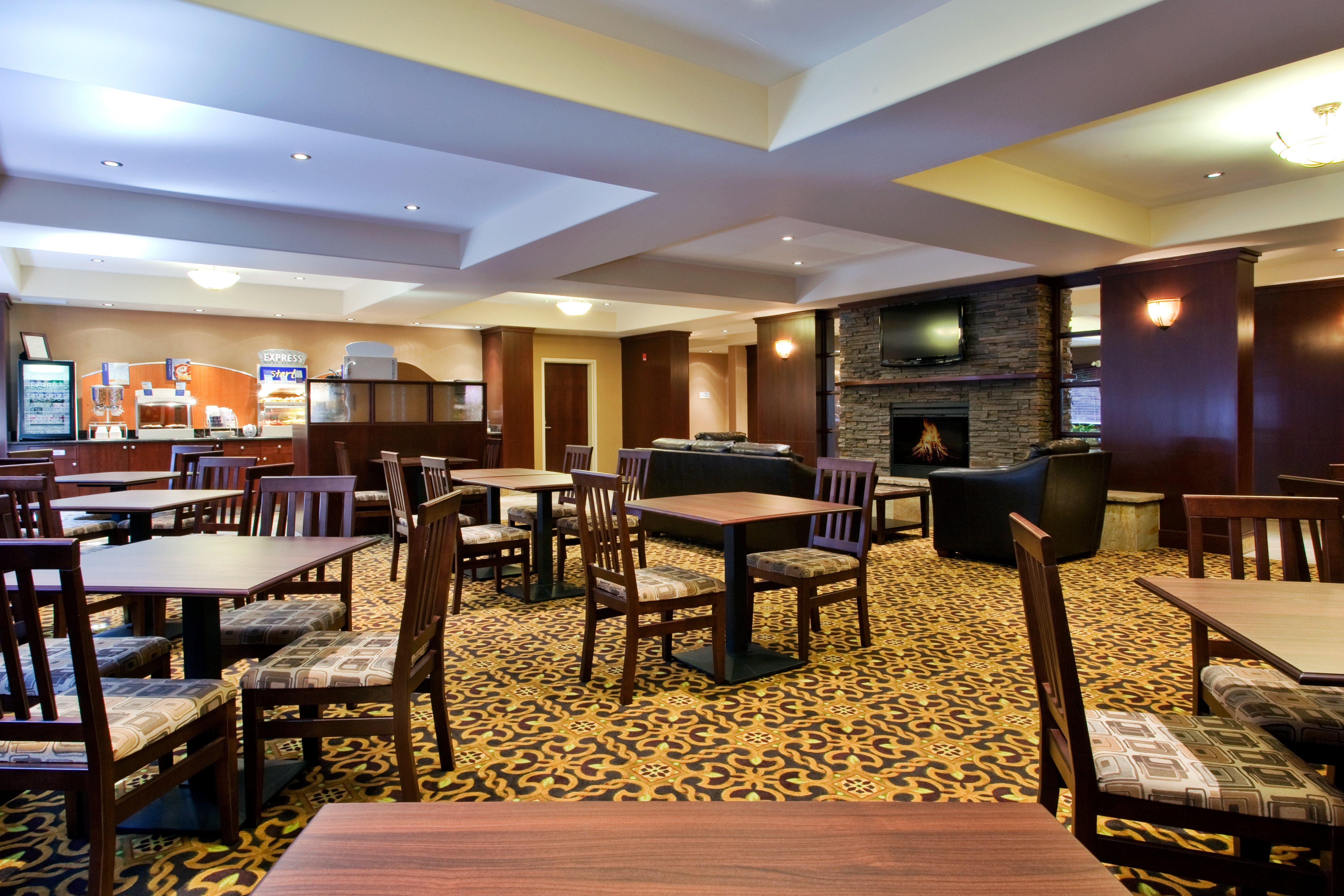 Holiday Inn Express & Suites Whitecourt By Ihg Eksteriør bilde