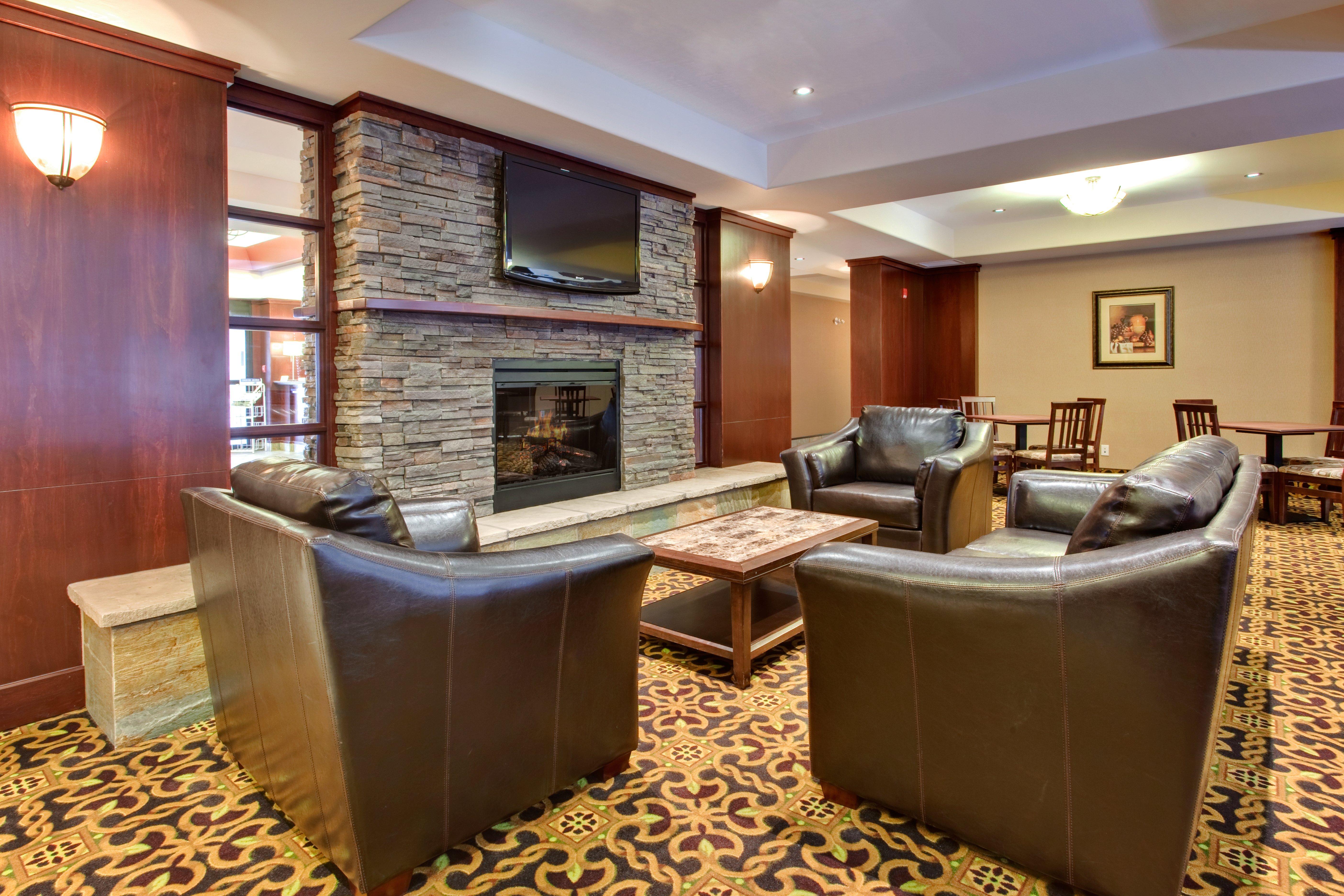 Holiday Inn Express & Suites Whitecourt By Ihg Eksteriør bilde
