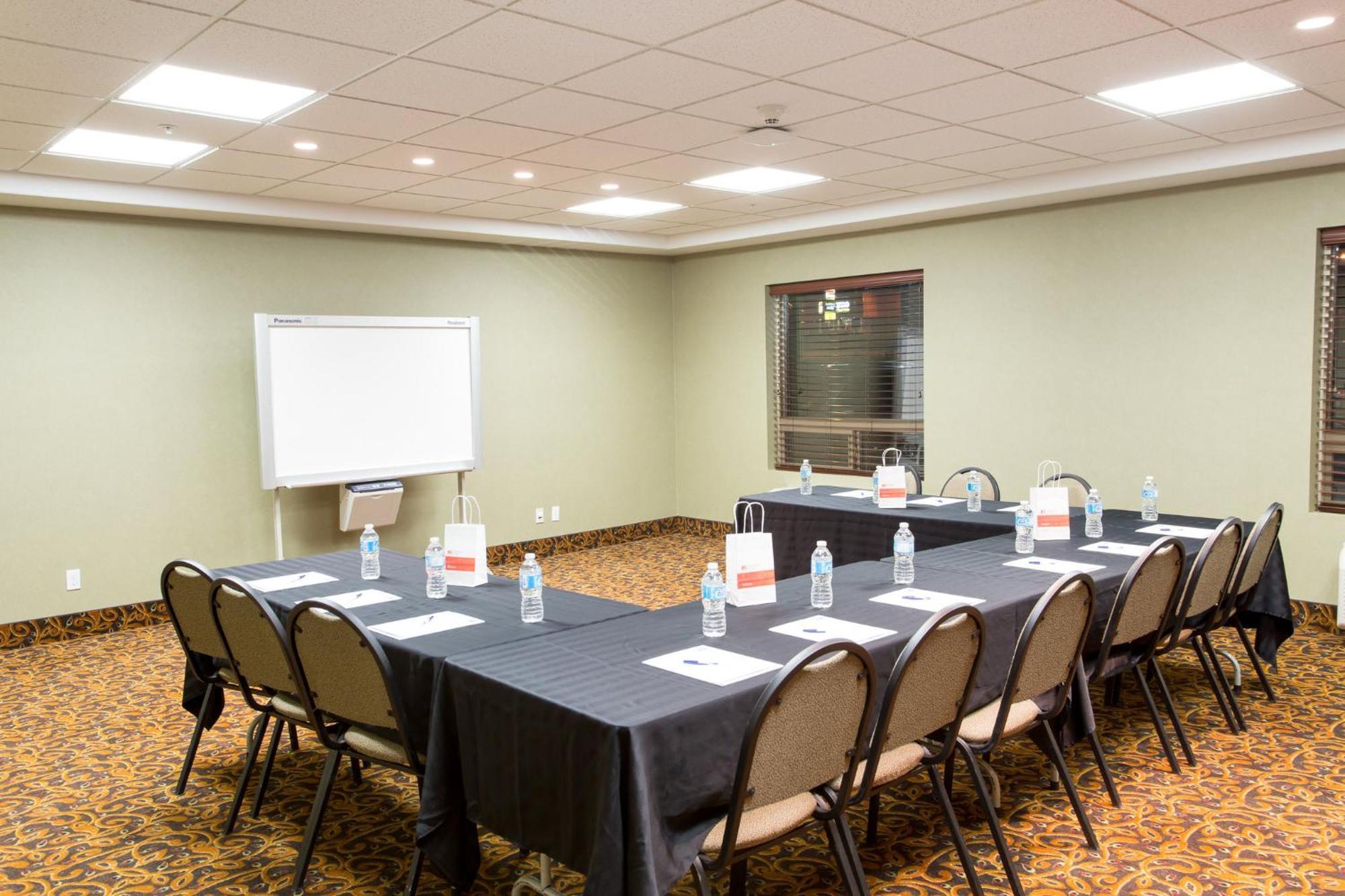 Holiday Inn Express & Suites Whitecourt By Ihg Eksteriør bilde