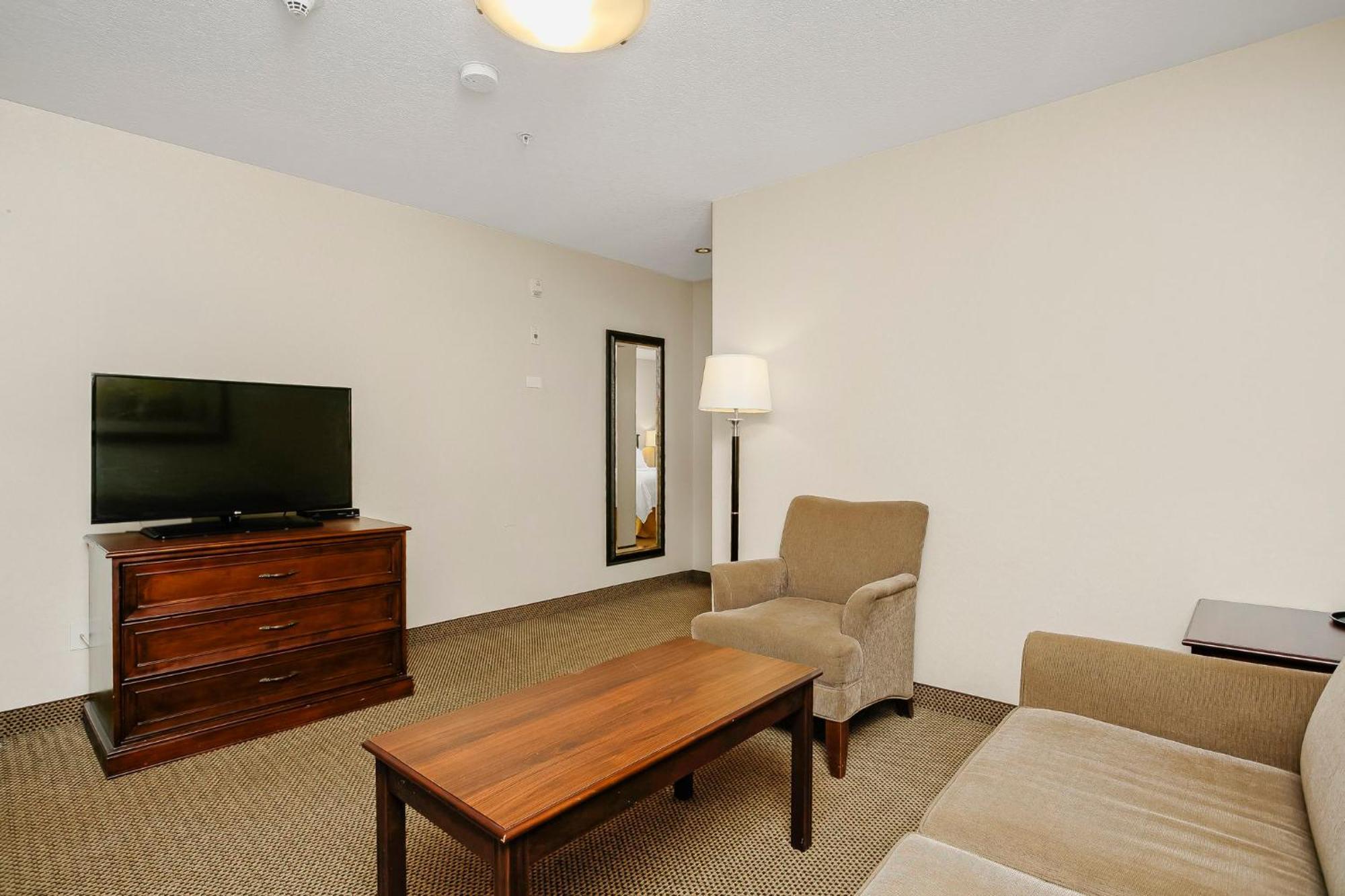 Holiday Inn Express & Suites Whitecourt By Ihg Eksteriør bilde