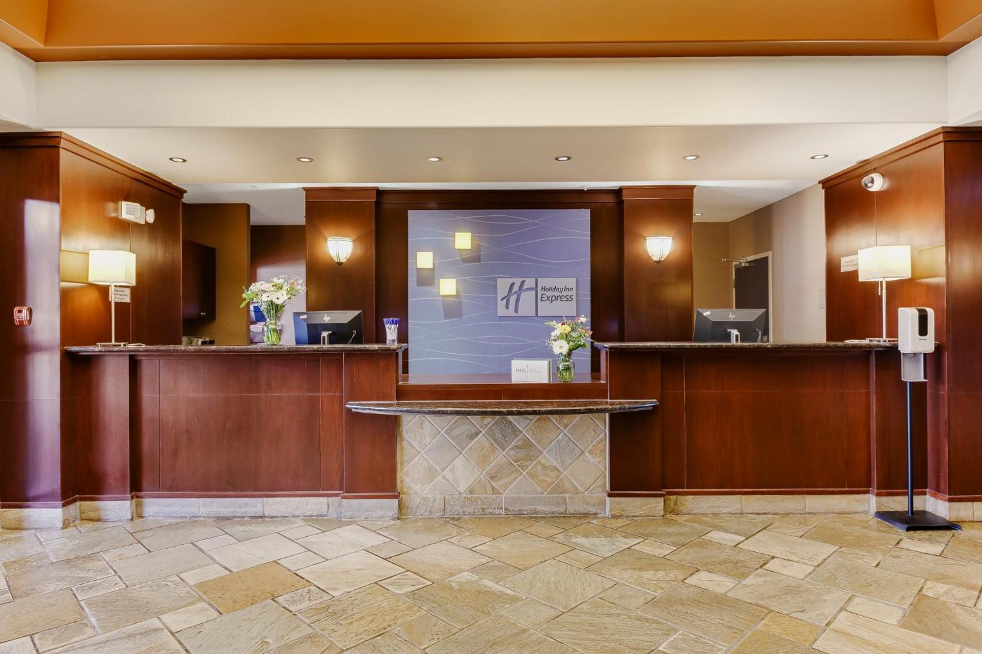 Holiday Inn Express & Suites Whitecourt By Ihg Eksteriør bilde