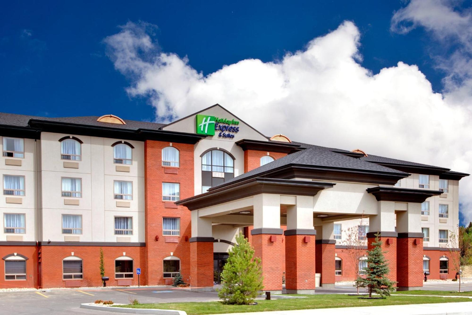 Holiday Inn Express & Suites Whitecourt By Ihg Eksteriør bilde