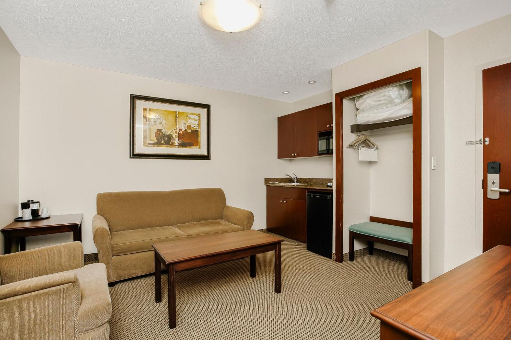 Holiday Inn Express & Suites Whitecourt By Ihg Eksteriør bilde